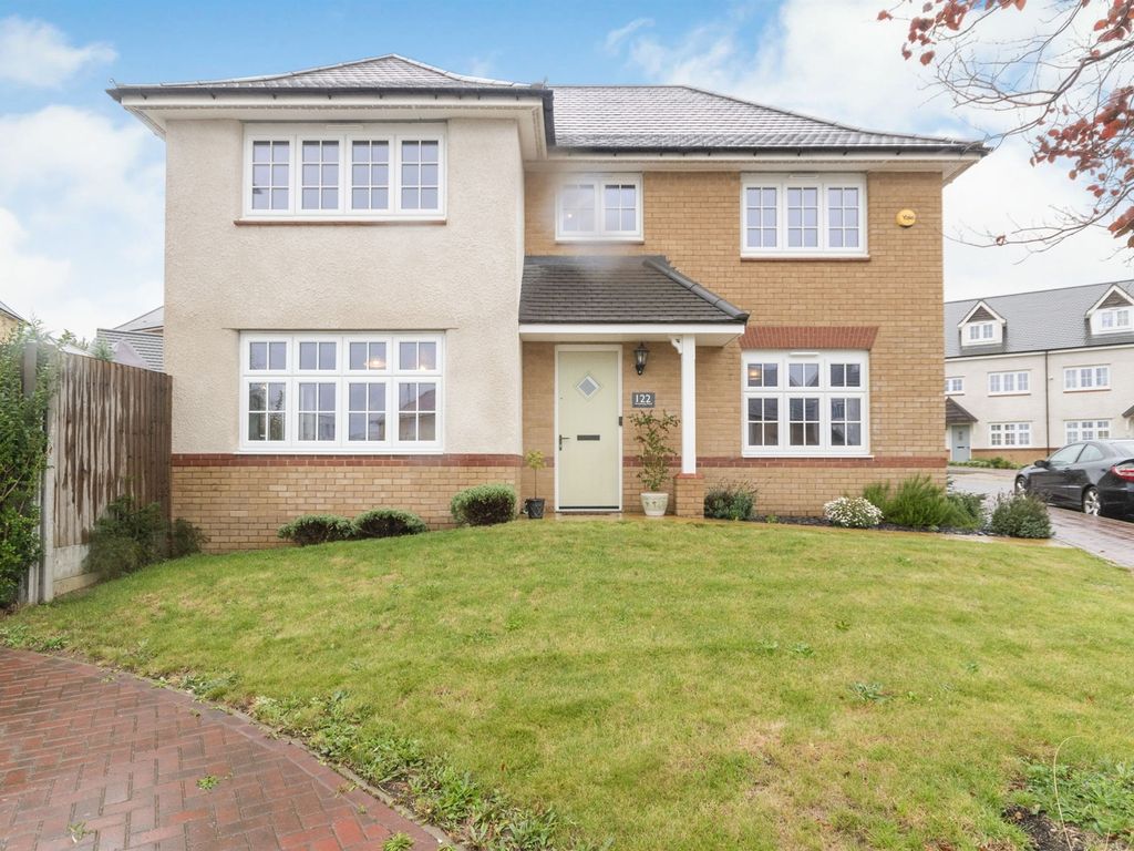 4 bed detached house for sale in Armstrong Road, Luton LU2, £575,000