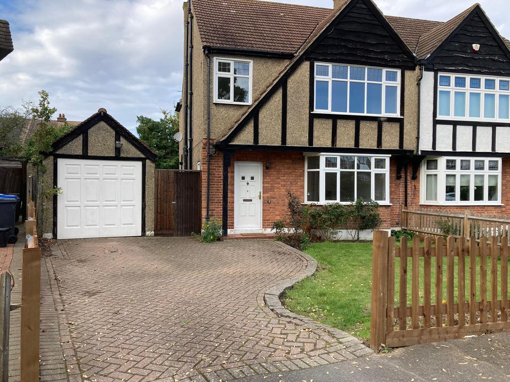 4 bed semidetached house to rent in Ashurst Walk, Croydon CR0, £2,600