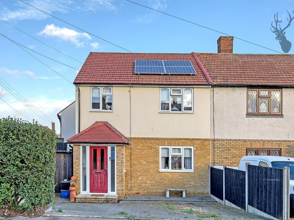 3 bed end terrace house for sale in Burrow Green, Chigwell IG7, £