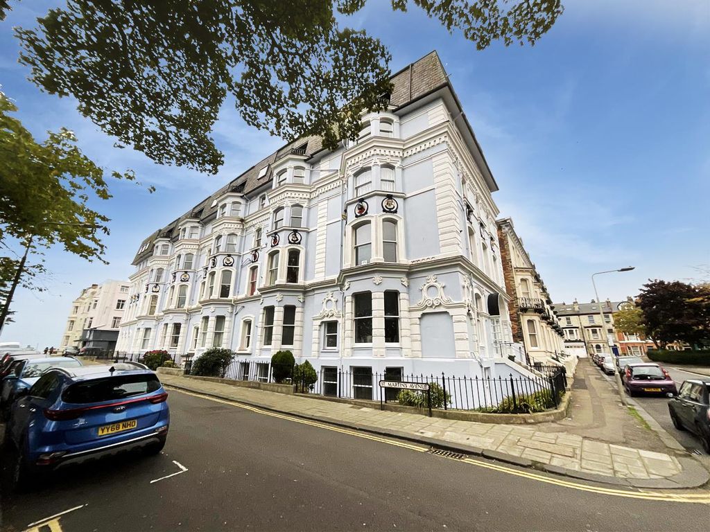 2 bed flat to rent in St. Martins Avenue, Scarborough YO11, £750 pcm