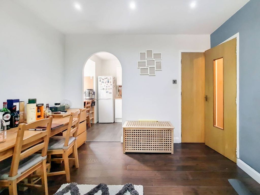 Emerald Close, Royal Docks, London E16  