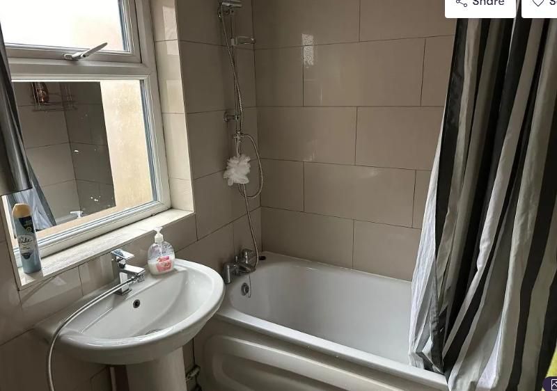 Room to rent in Lynwood Rd Tooting, London SW17, £800 pcm Zoopla
