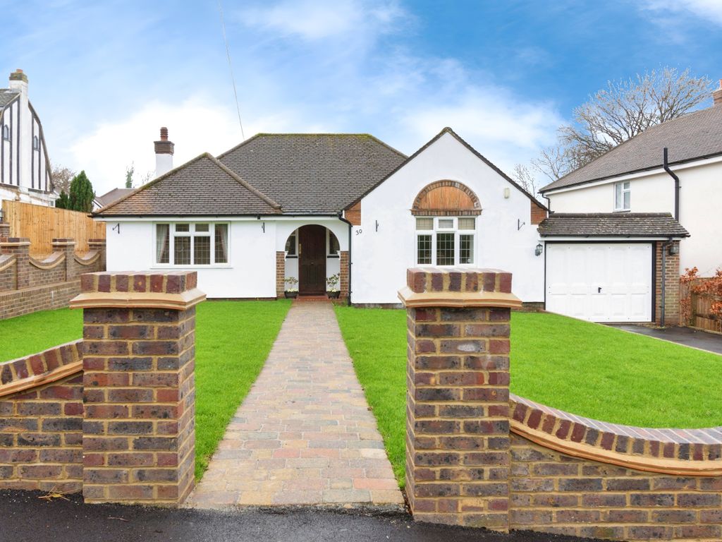3 bed detached bungalow for sale in Hartley Old Road, Purley CR8, £