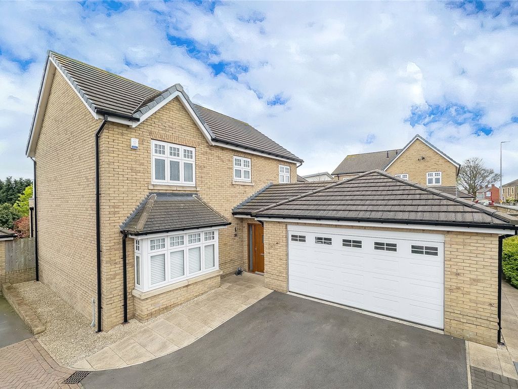 4 bed detached house for sale in Moor Grove, East Ardsley, Wakefield