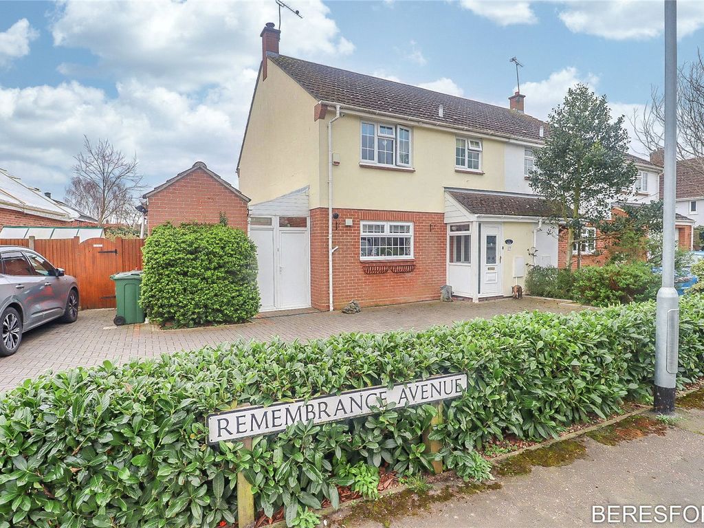 3 bed semidetached house for sale in Remembrance Avenue, Hatfield