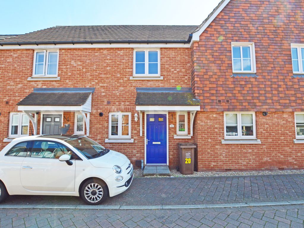 2 bed terraced house to rent in Weymouth Road, Wainscott, Rochester ME3