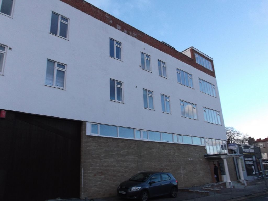 Nicholls Avenue, Uxbridge UB8  