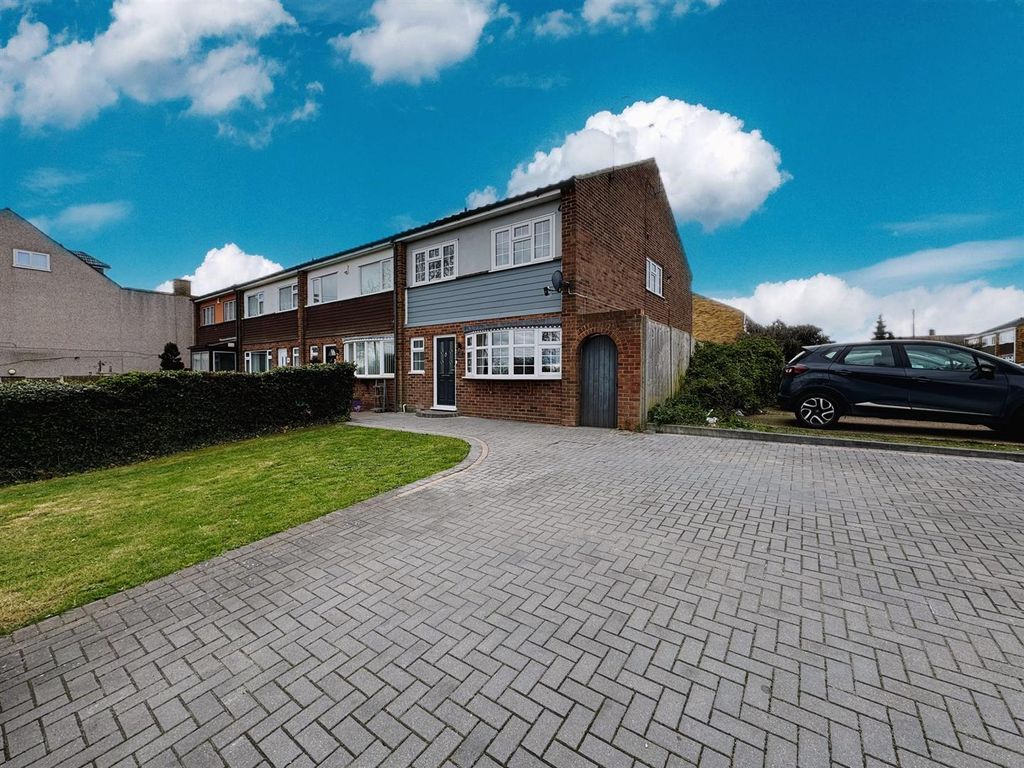4 bed end terrace house for sale in East Tilbury Road, Linford