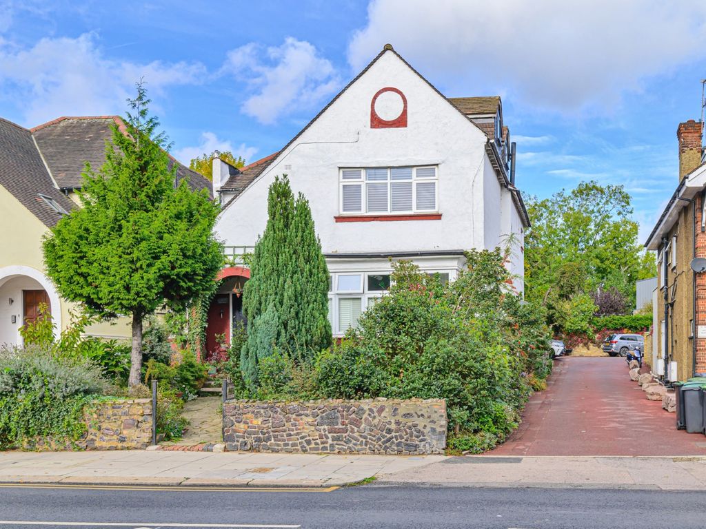 Alexandra Park Road, Muswell Hill Borders N22  