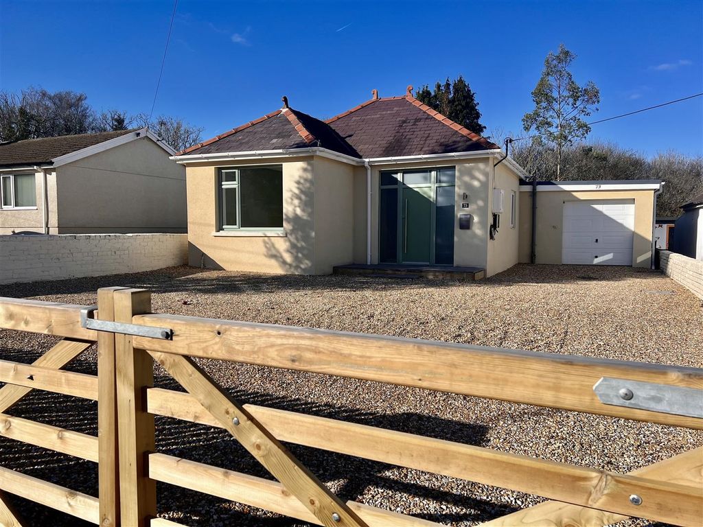 4 bed detached bungalow for sale in Blaenau Road, Llandybie, Ammanford