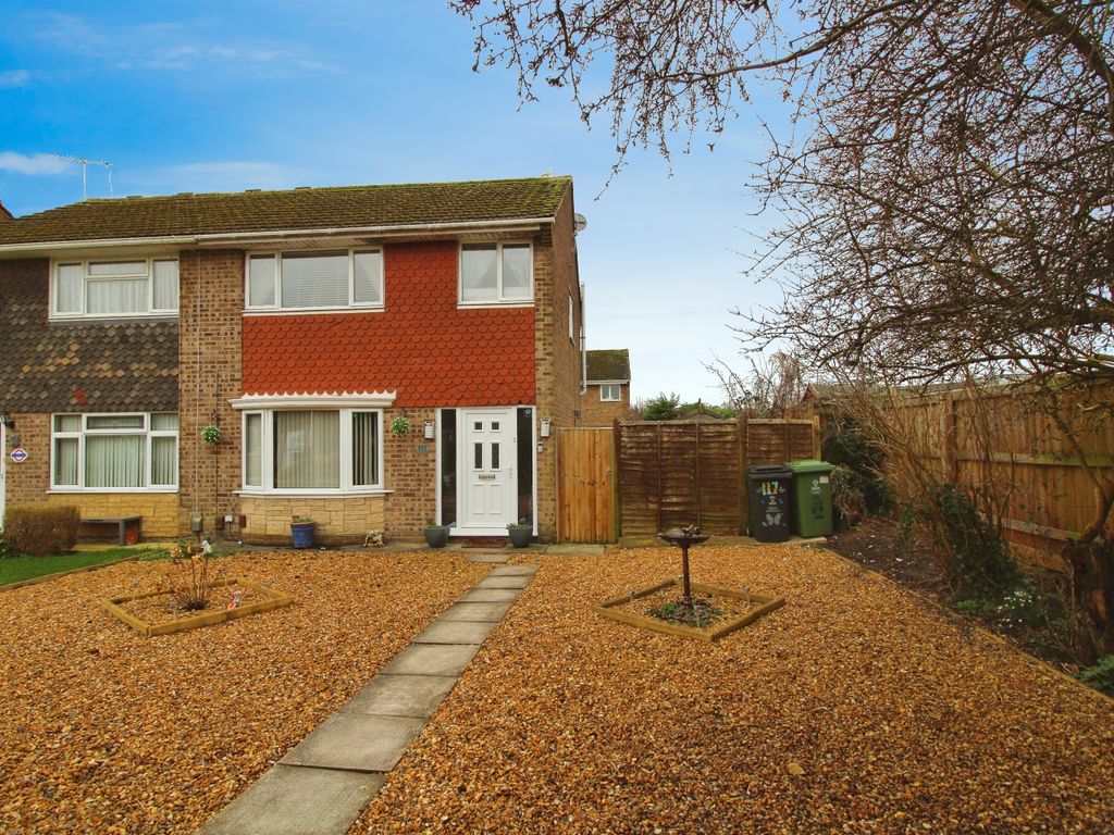 3 bed semidetached house for sale in Avenue, Greenmeadow