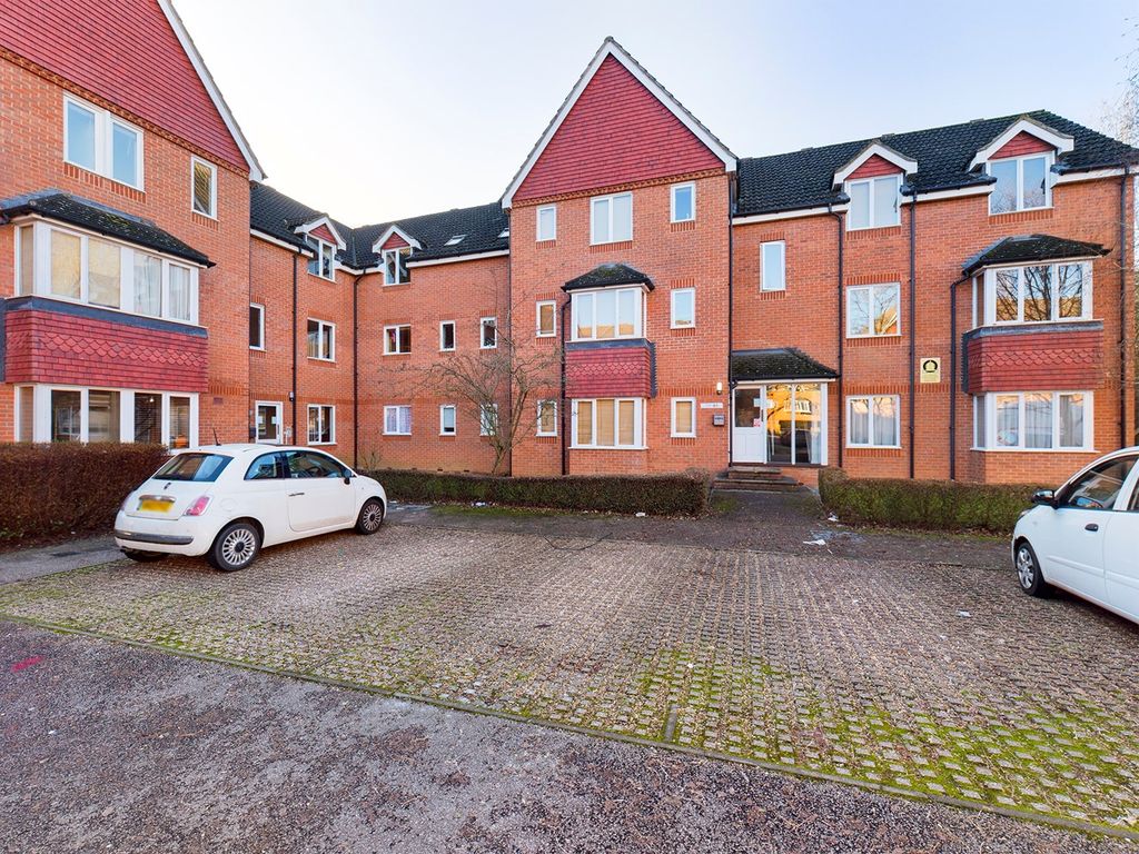 2 bed flat for sale in Redoubt Close, Hitchin SG4 Zoopla