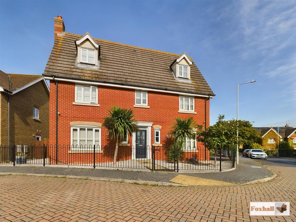 6 bed detached house for sale in Jeavons Lane, Kesgrave, Ipswich IP5, £