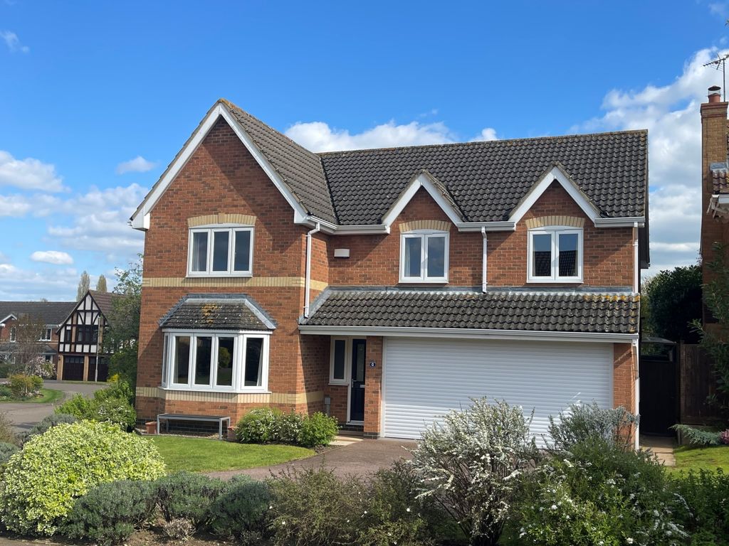 5 bed detached house for sale in Mallard Drive, Buckingham MK18, £