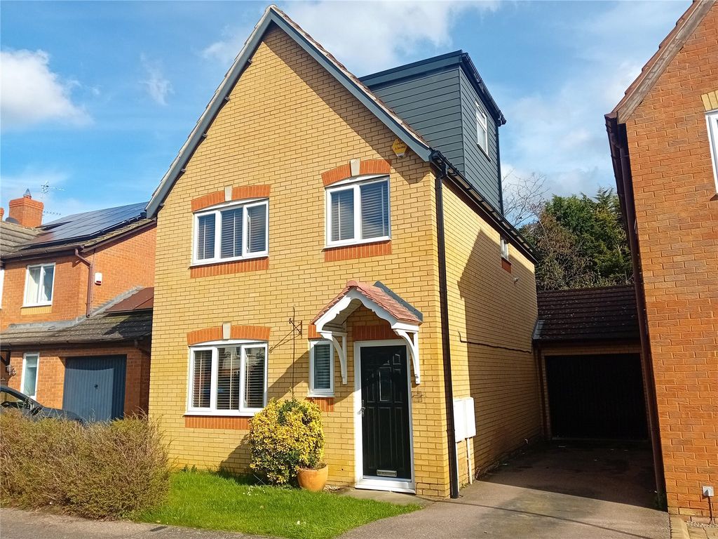 4 bed detached house to rent in Pennycress Way, Newport Pagnell