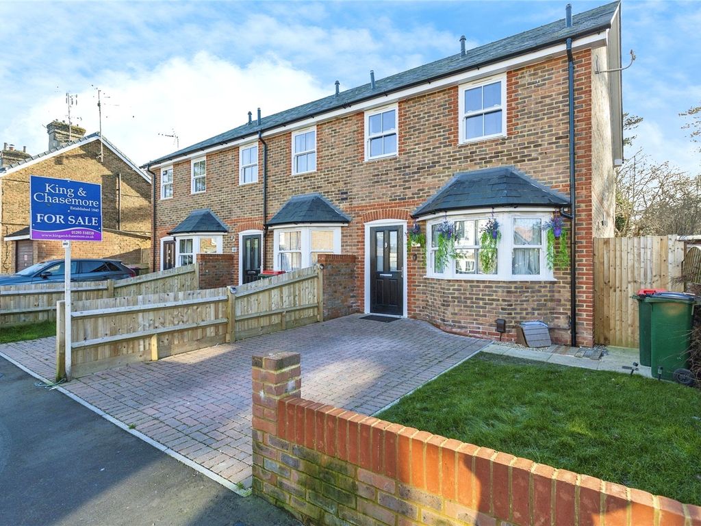 3 bed end terrace house for sale in Albany Road, Crawley, West Sussex