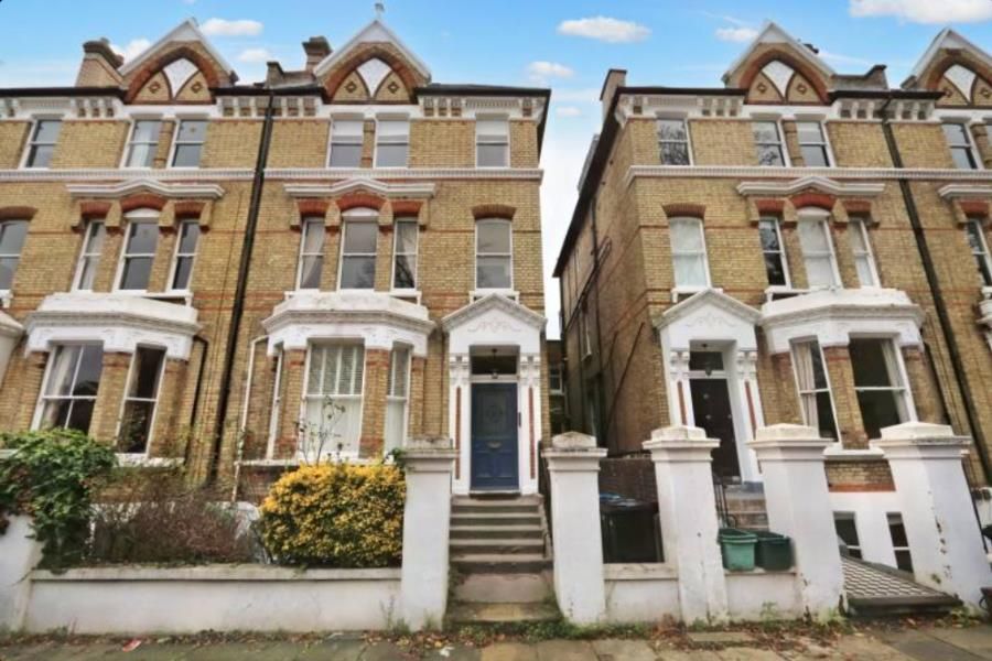 2 bed flat to rent in St. Andrews Square, Surbiton KT6, £1,850 pcm Zoopla