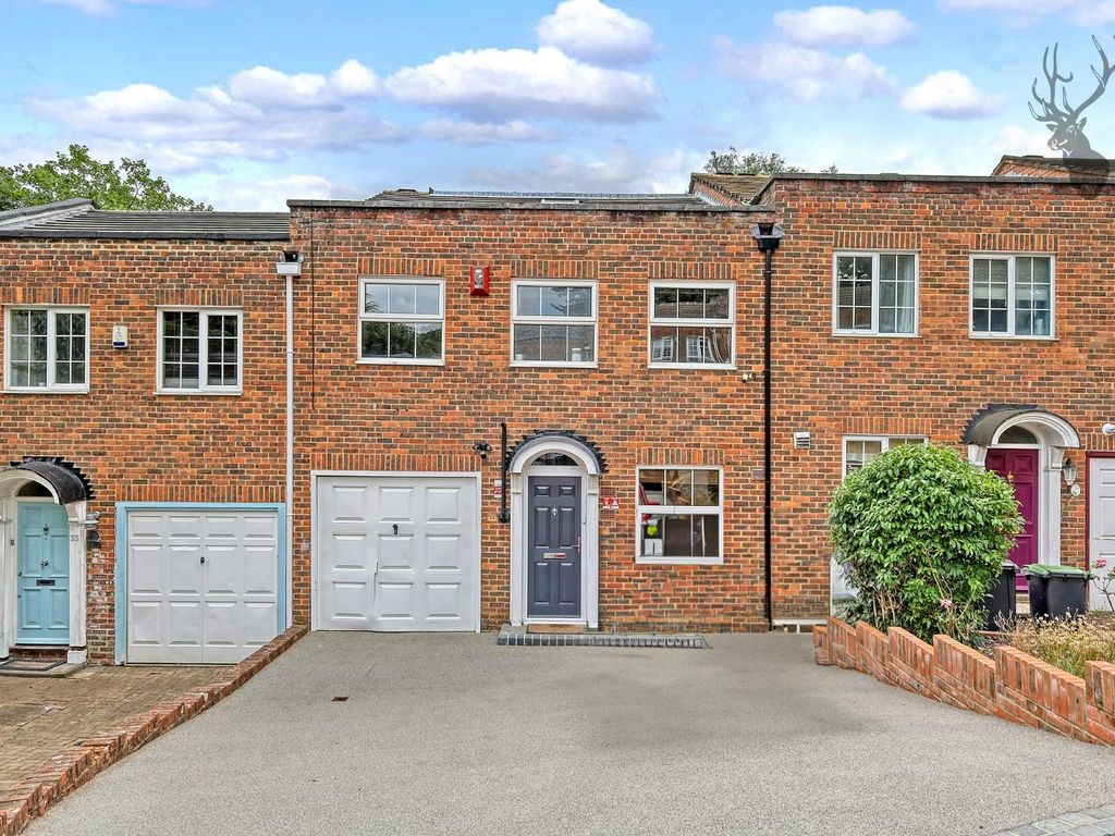 6 bed terraced house for sale in Hazelwood, Loughton IG10, £1,000,000