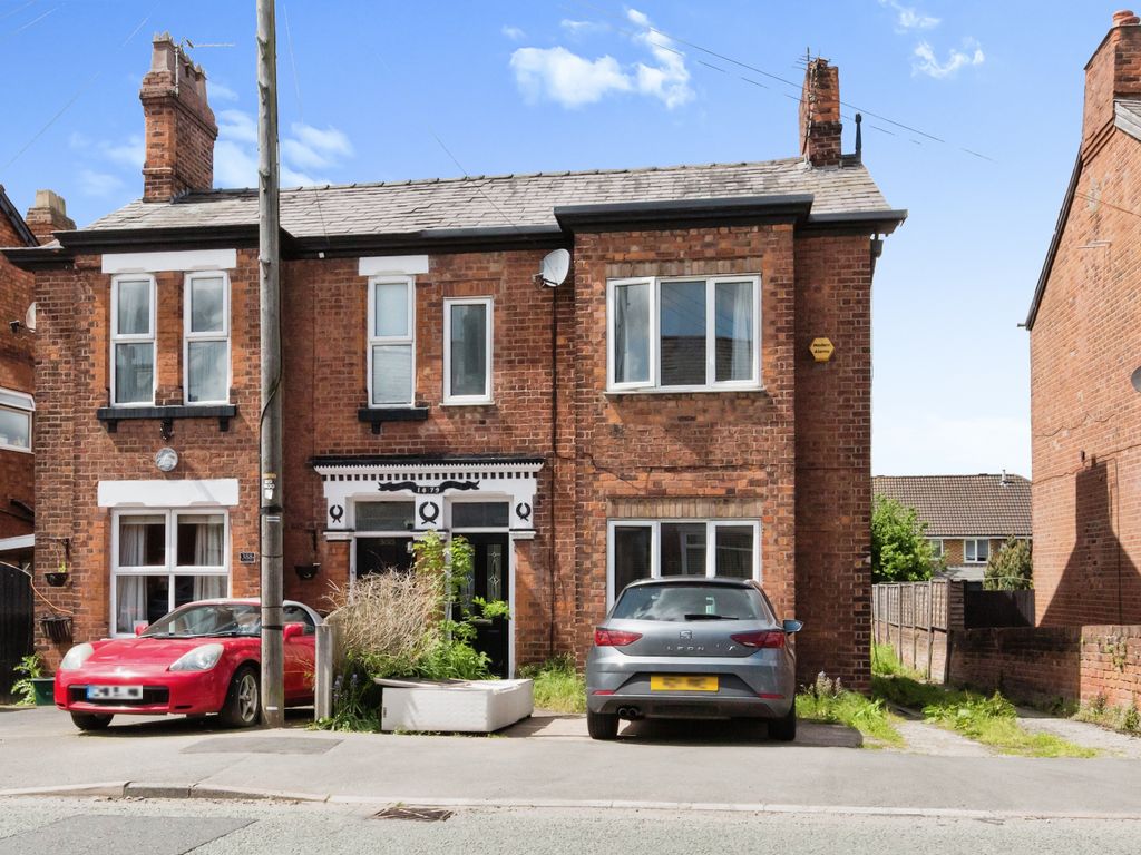 5 bed semidetached house for sale in London Road, Davenham, Northwich