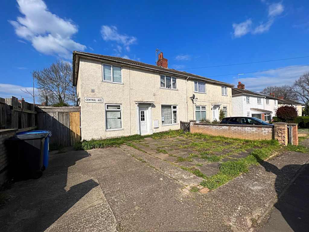 5 bed semidetached house for sale in Central Avenue, Kettering NN16