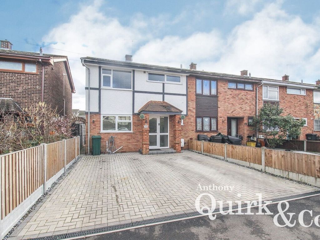 3 bed end terrace house for sale in Link Road, Canvey Island SS8, £