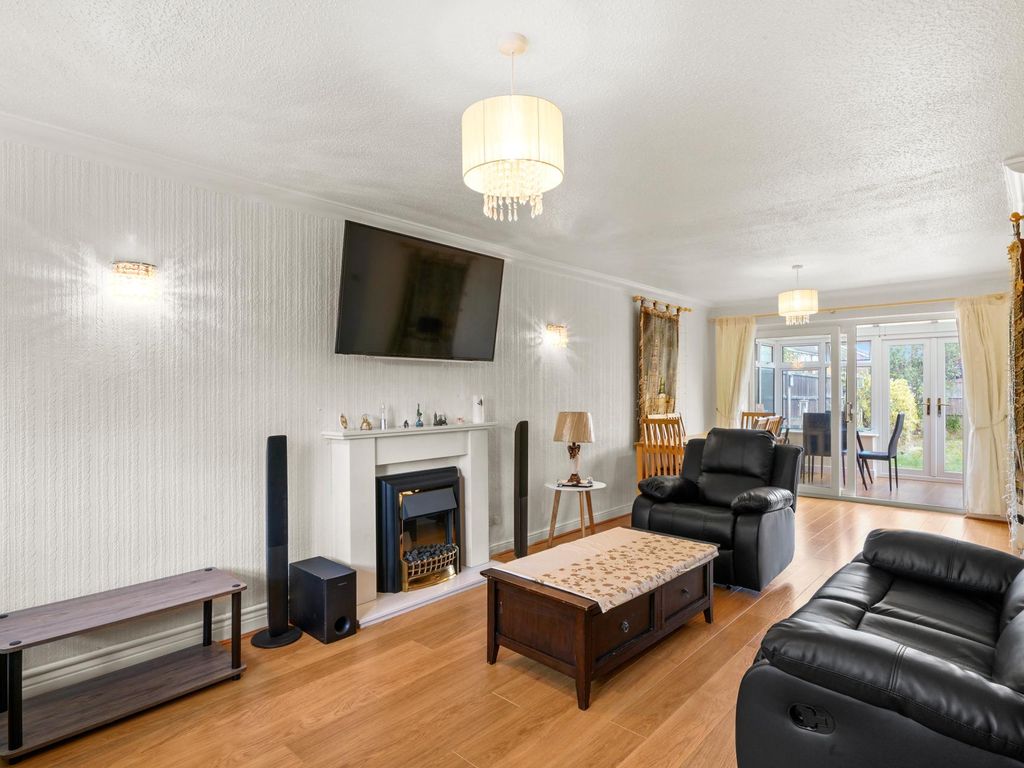 4 bed semidetached house to rent in Bonington Road, Hornchurch RM12