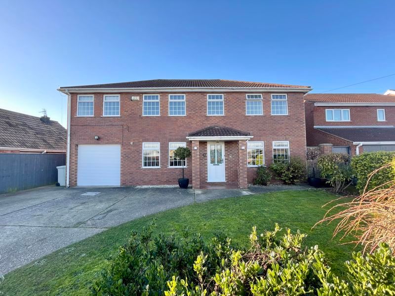 5 bed detached house for sale in Lindsey Drive, HoltonLeClay, Grimsby DN36, £350,000 Zoopla