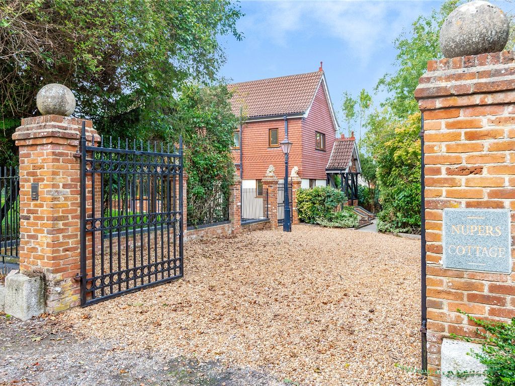 4 bed detached house for sale in Nupers Hatch, Stapleford Abbotts