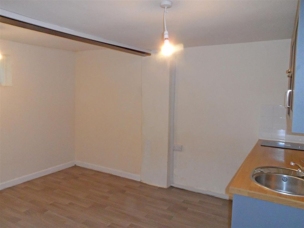 1 bed flat to rent in Holyrood Street, Chard TA20 Zoopla