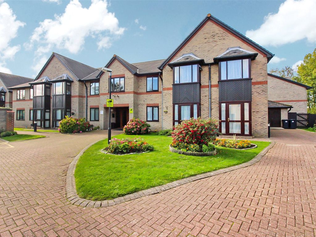 2 bed flat for sale in Ashleigh Court, Woodlands, Warboys, Huntingdon