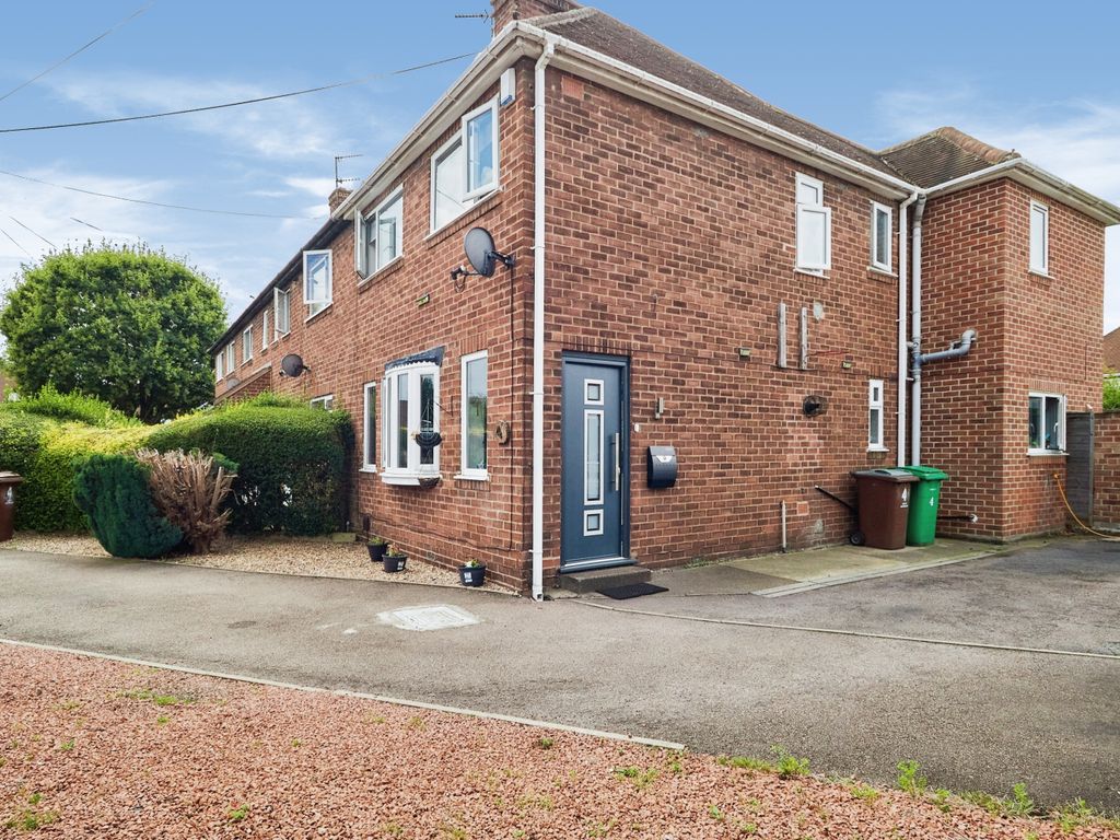 4 bed end terrace house for sale in Darvel Close, Nottingham