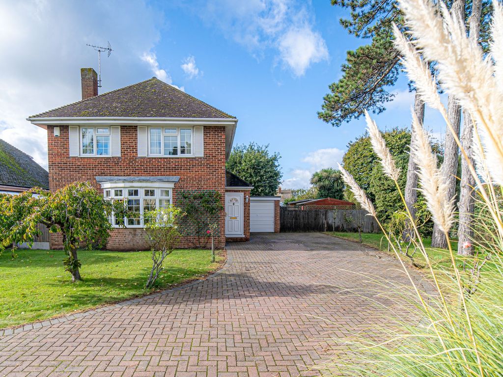 4 bed detached house for sale in Birkdale Gardens, Herne Bay CT6, £