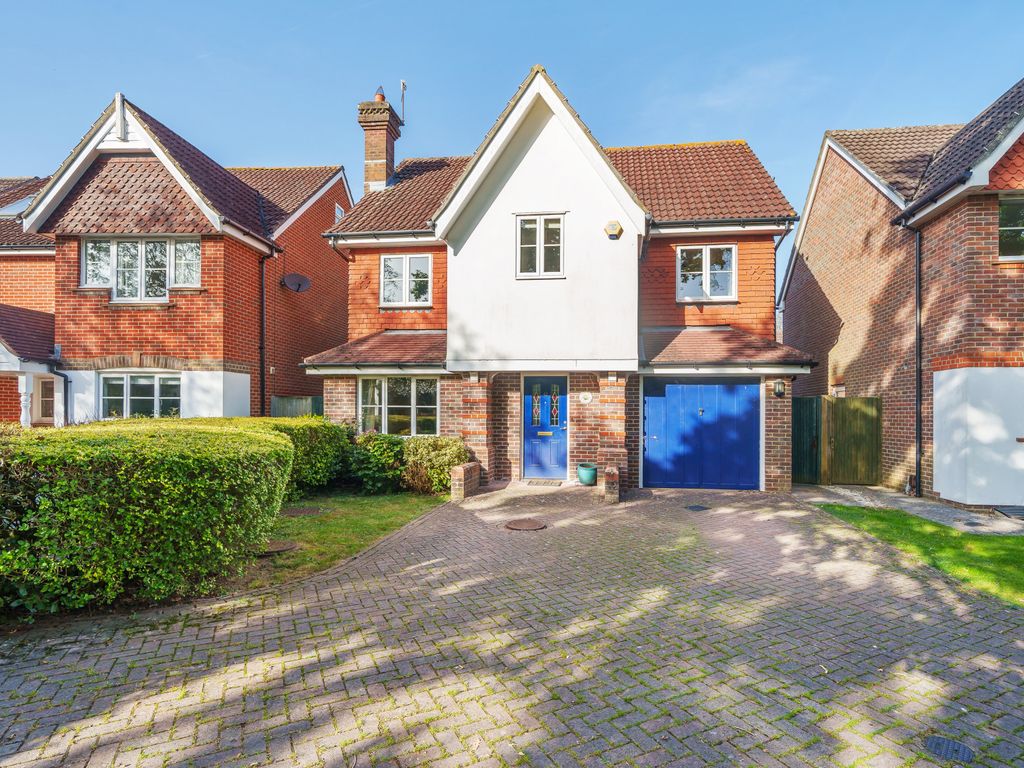 4 bed detached house for sale in Jennings Way, Horley, Surrey RH6, £