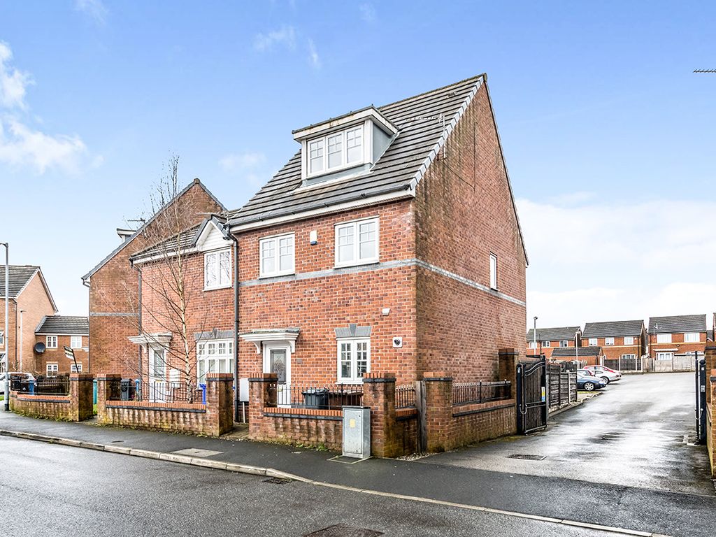 3 bed semidetached house for sale in Ainsbrook Avenue, Manchester