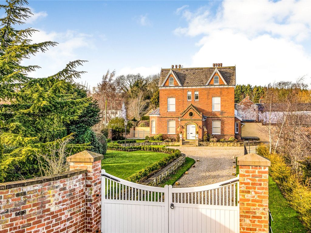 5 bed detached house for sale in Markington, Harrogate, North Yorkshire