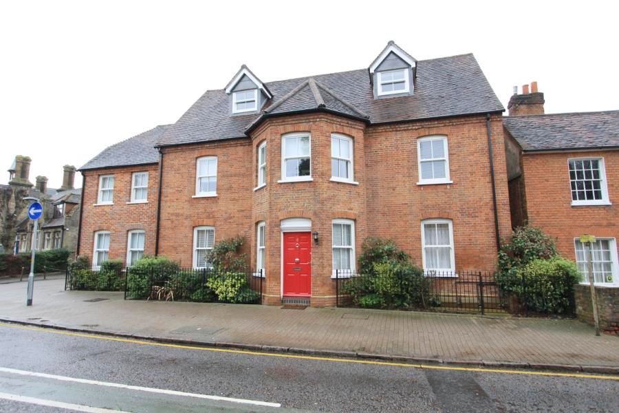 2 bed flat to rent in Odeon Parade, High Street, Rickmansworth WD3 Zoopla