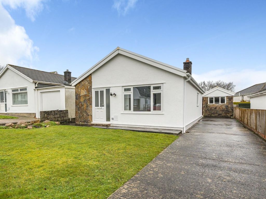 3 bed detached bungalow for sale in Talywern, Llangennech, Llanelli