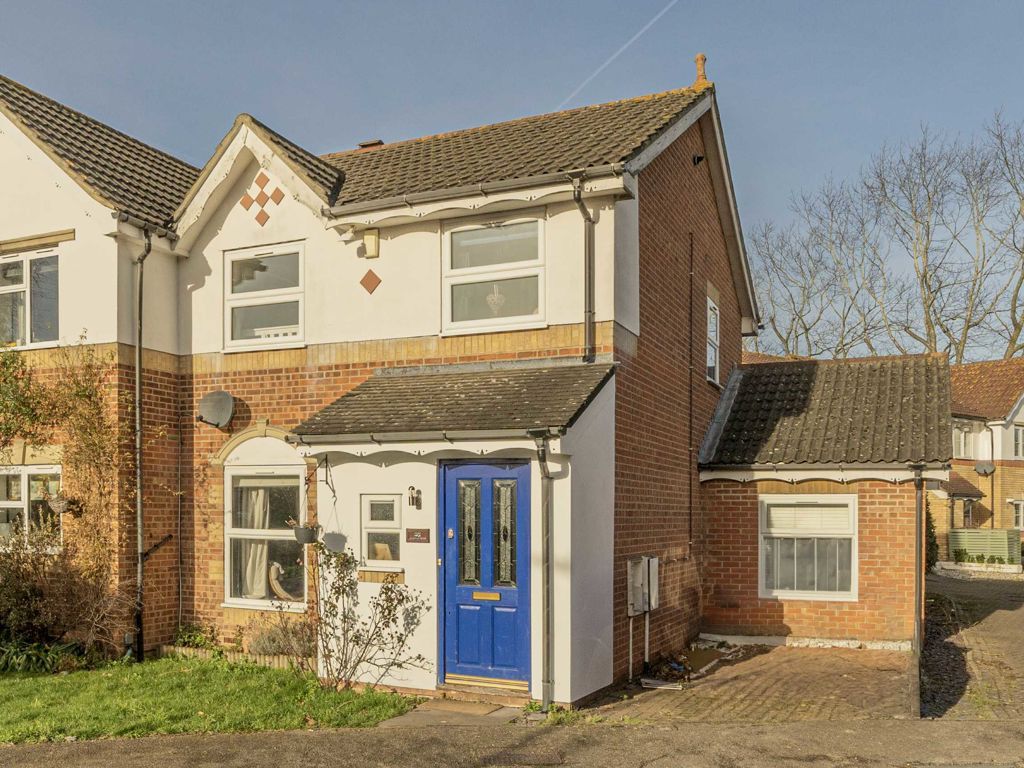 3 bed semidetached house for sale in Hadleigh Close, London SW20, £