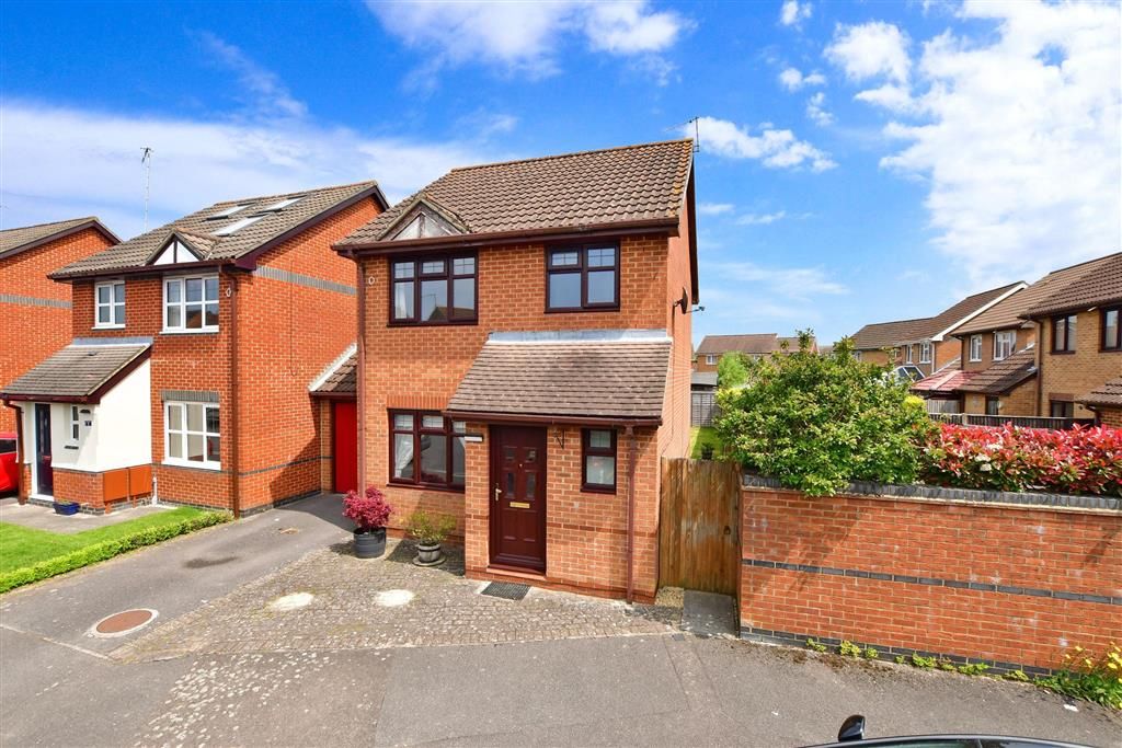 3 bed linkdetached house for sale in Hardy Close, Horley, Surrey RH6 Zoopla