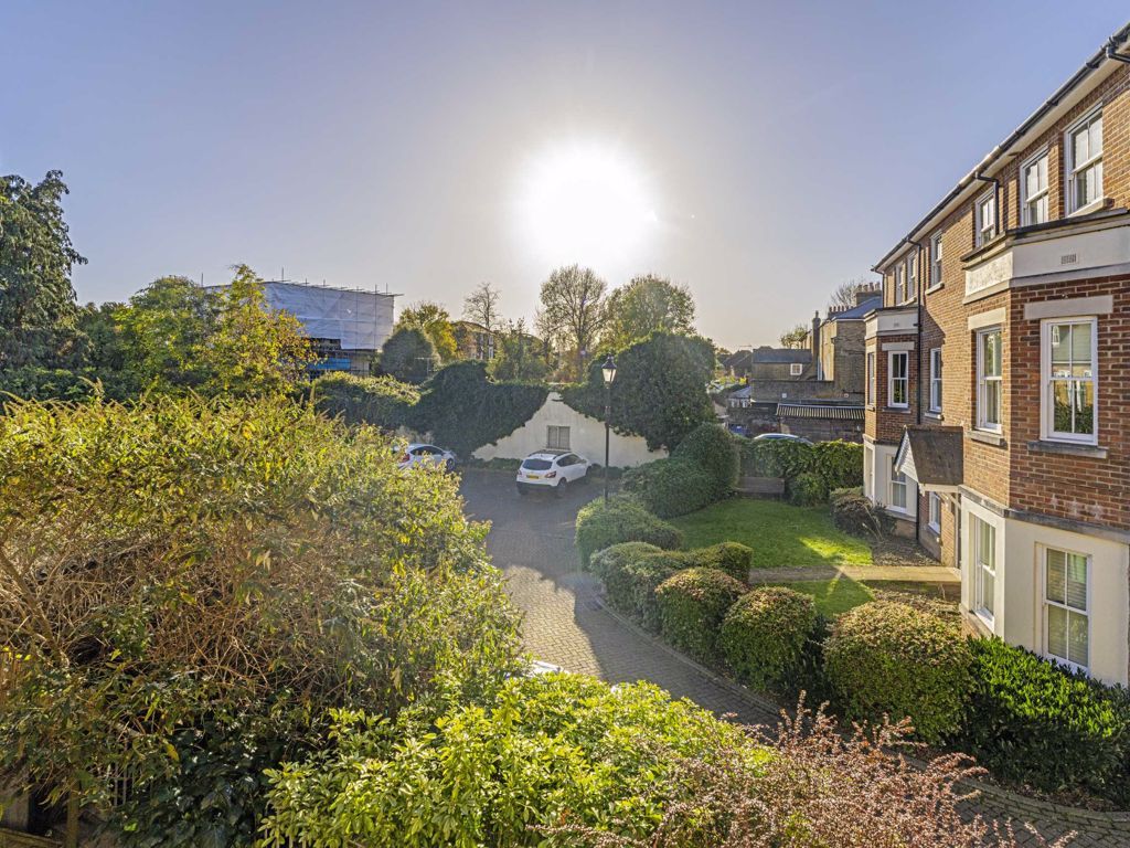 1 bed flat for sale in Walton Road, East Molesey KT8 Zoopla
