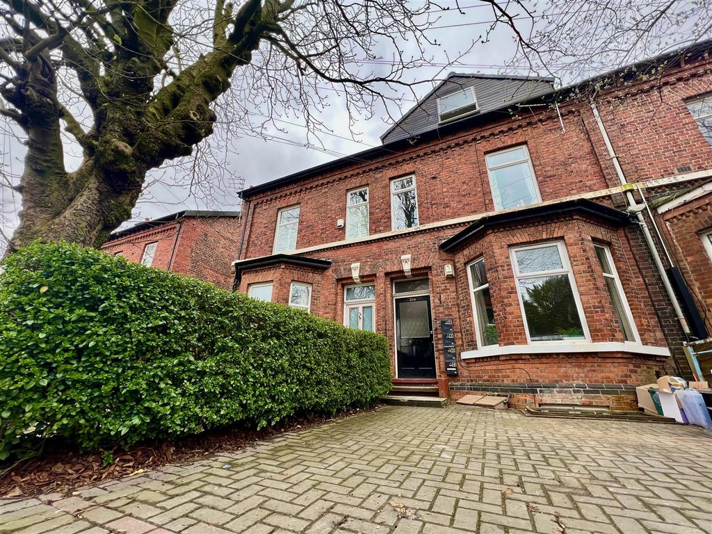 2 bed flat to rent in Wellington Road North, Heaton Chapel, Stockport