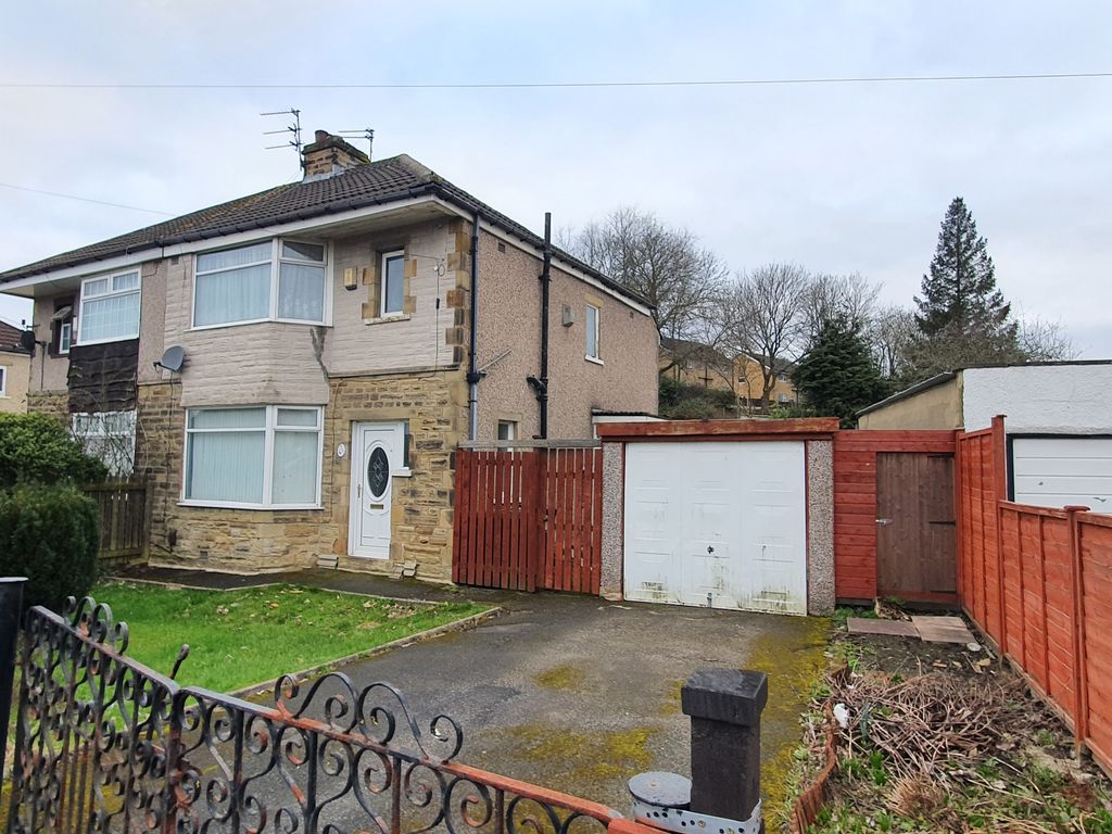 3 bed semidetached house to rent in Leafield Avenue, Bradford BD2 Zoopla