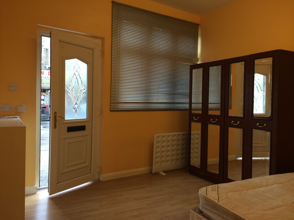 Studio to rent in Vicarage Rd, Leyton E10 Zoopla