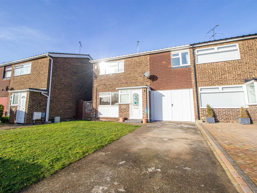 4 bed end terrace house for sale in Picasso Way, Shoeburyness, Southend