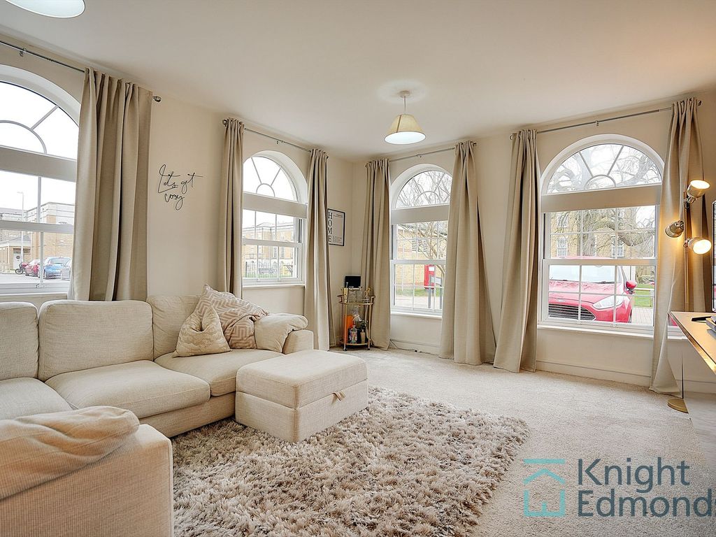 2 bed flat for sale in Marigold Way, Kingswood House ME16, £230,000