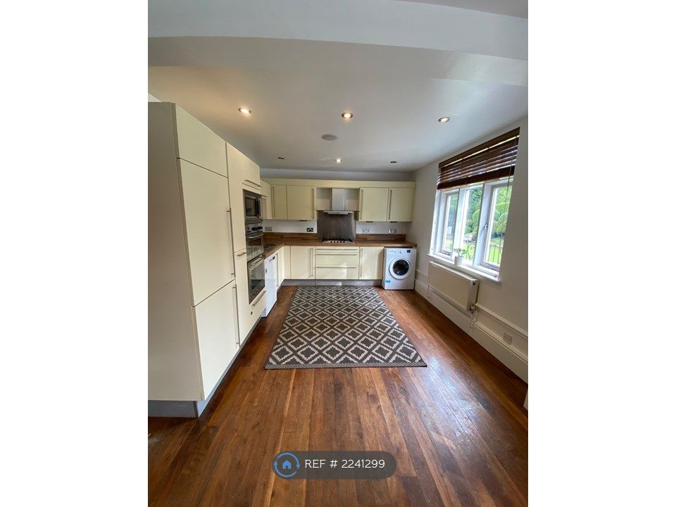 3 bed flat to rent in Lyndhurst Road, Mossley Hill, Liverpool L18, £1,500 pcm Zoopla