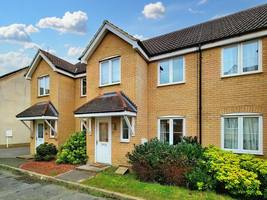 3 bed terraced house to rent in Lockhart Avenue, Oxley Park MK4, £1,500