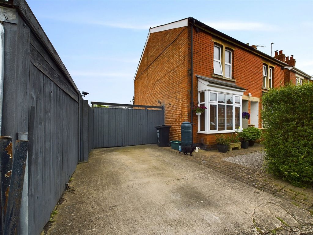 4 bed semidetached house for sale in Granville Street, Gloucester