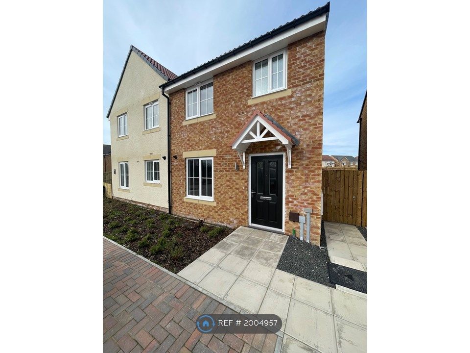 3 bed semidetached house to rent in Long Grange, Long Grange, Blyth