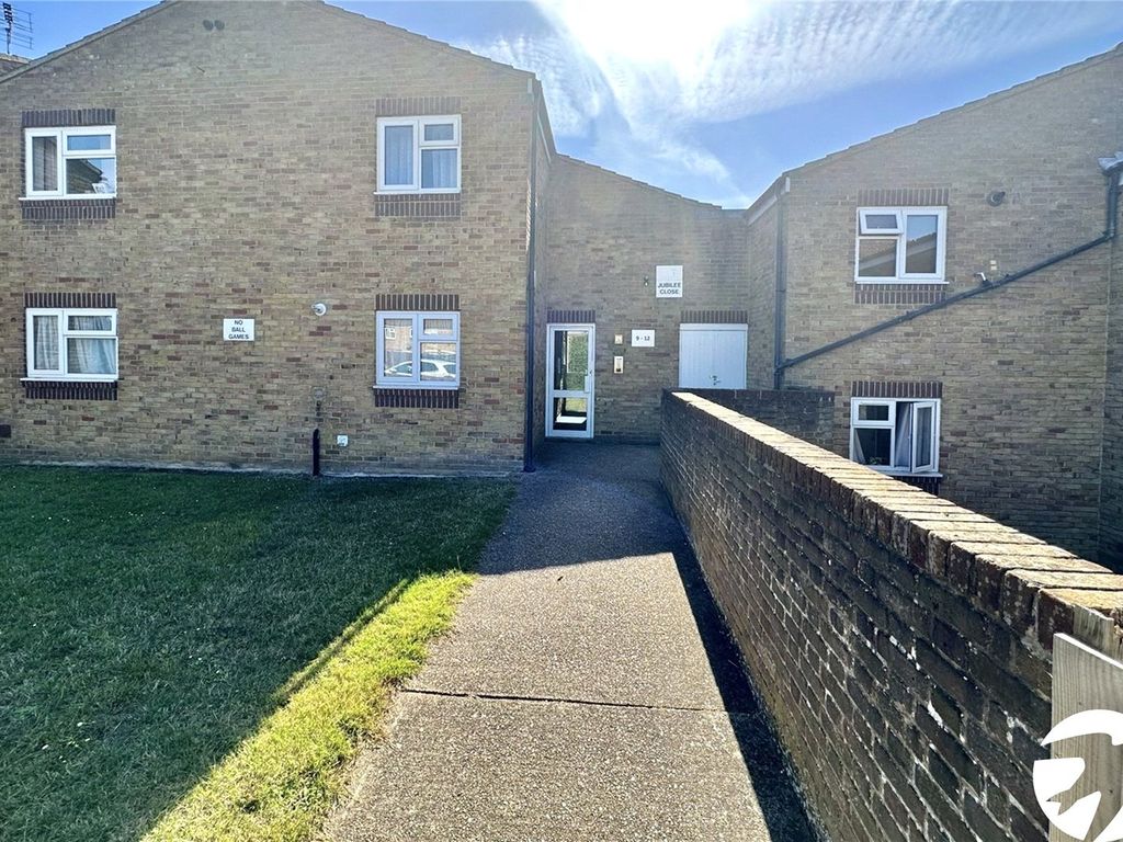 2 bed flat for sale in Jubilee Close, Greenhithe DA9, £220,000 Zoopla